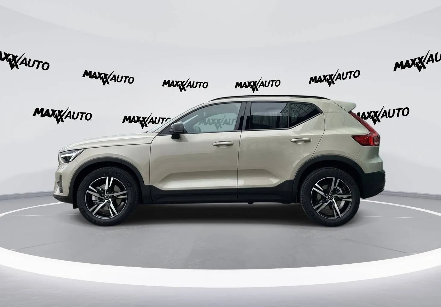 Notranja slika - Volvo XC40 - B3 P Plus Dark AT DCT - 8