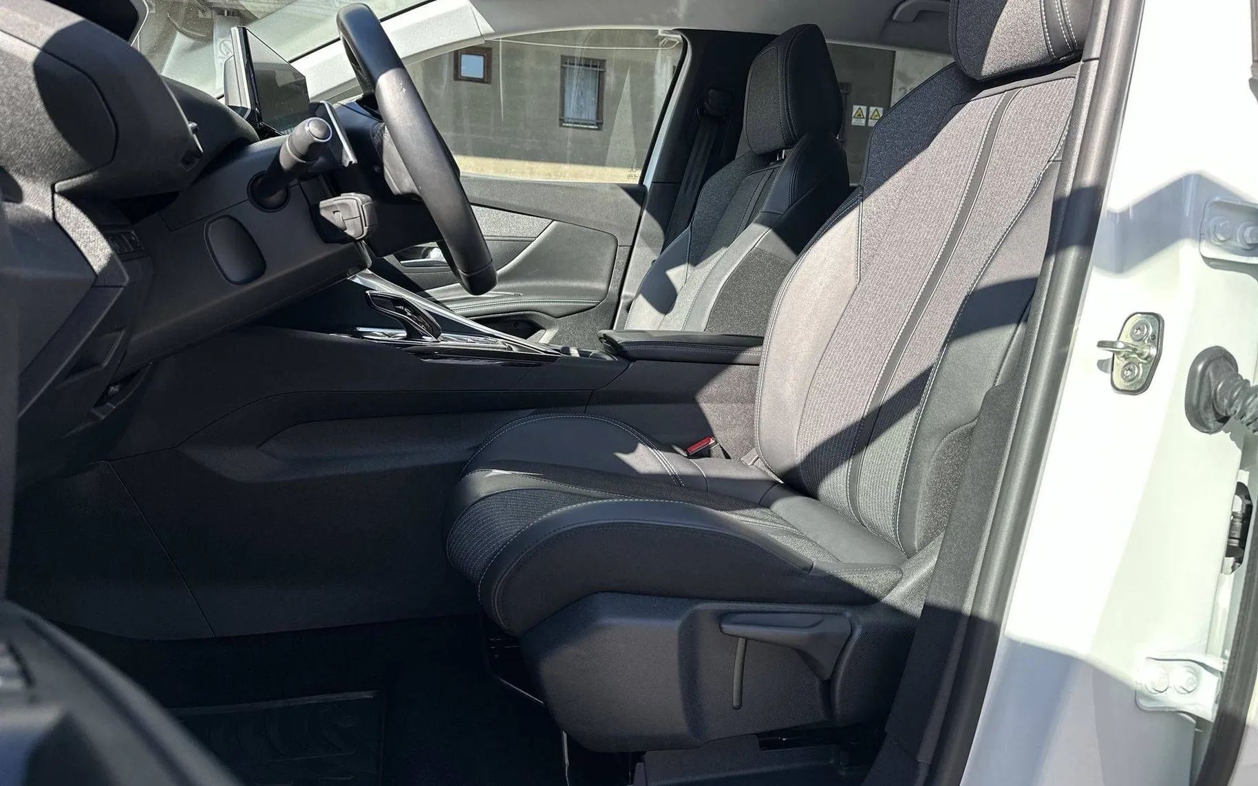 Notranja slika - Peugeot 3008 - 1.2 PureTech 130 S S Active Pack Avt. - 10