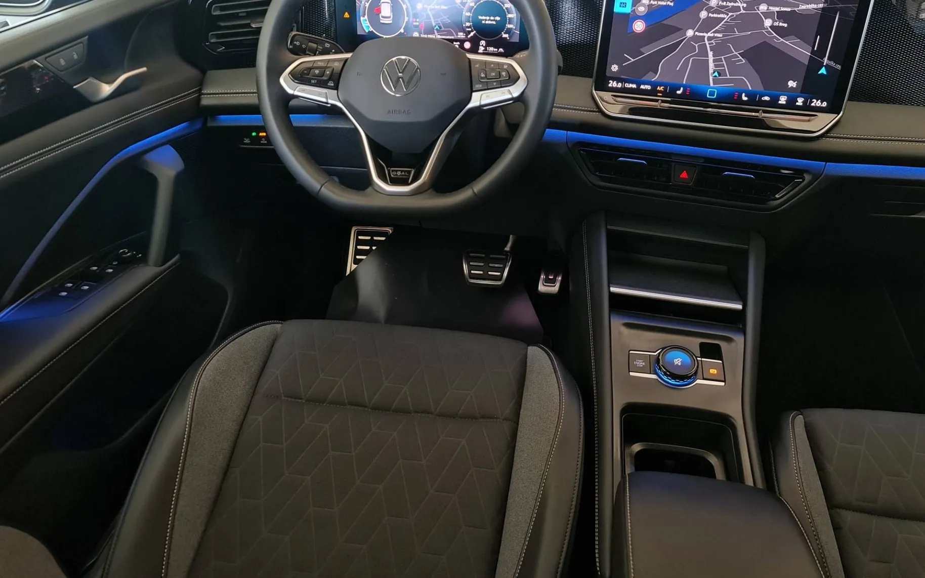 Notranja slika - Volkswagen Tiguan - 1.5 eTSI BMT Life DSG 1 Lastnik-Tov.garancija - 10