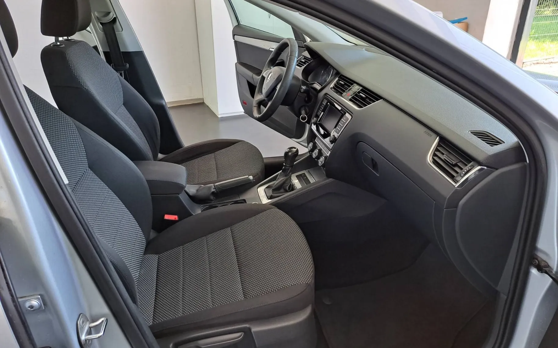 Notranja slika - Škoda Octavia - 1.6 TDI-MODEL 2016-ODLIČNA-KOT NOVA-1 LASTNIK... - 12