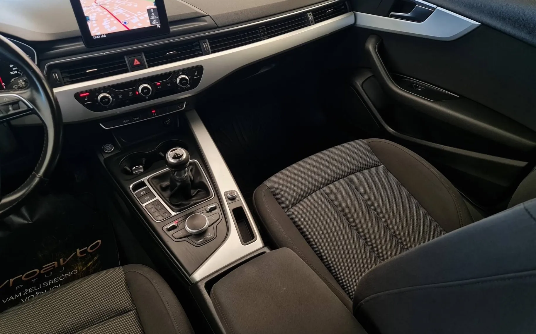 Notranja slika - Audi A4 Avant - 2.0 TDI  S Line•Opravljen veliki servis - 12