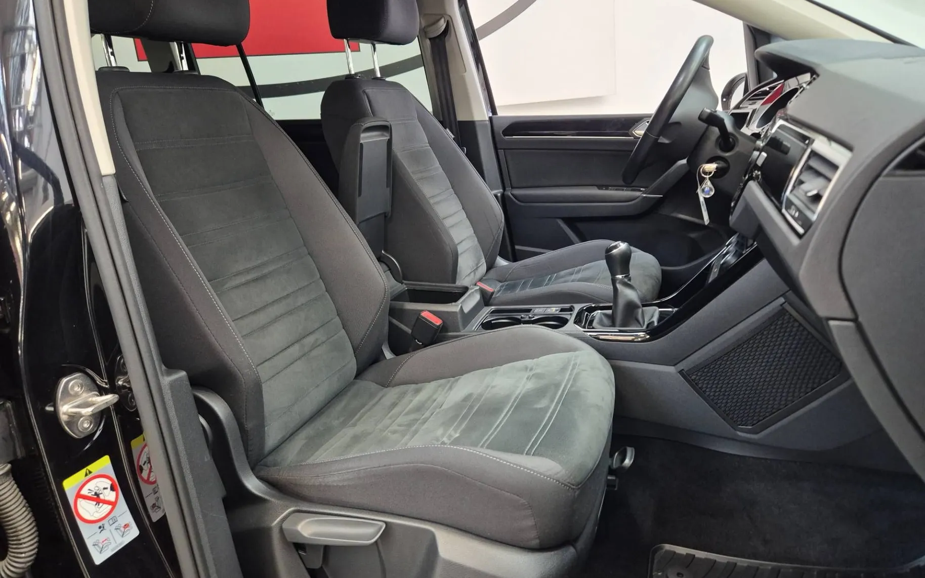 Notranja slika - Volkswagen Touran - 1.6 TDI BMT R-Line - 8