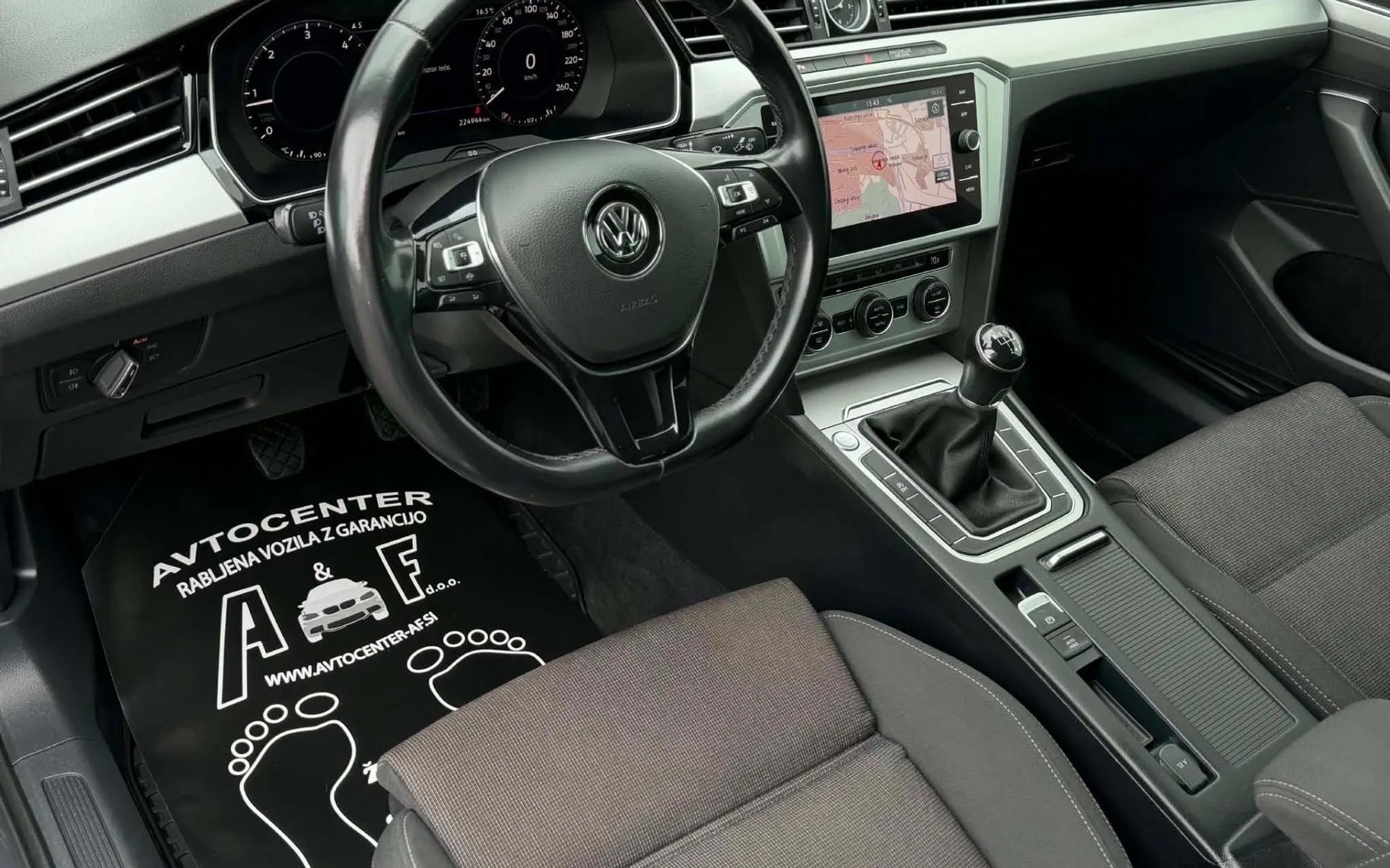 Notranja slika - VW Passat - 2.0 TDI-H LINE-VIRTUAL-FUL LED-LIZING ZA TUJCE- - 9
