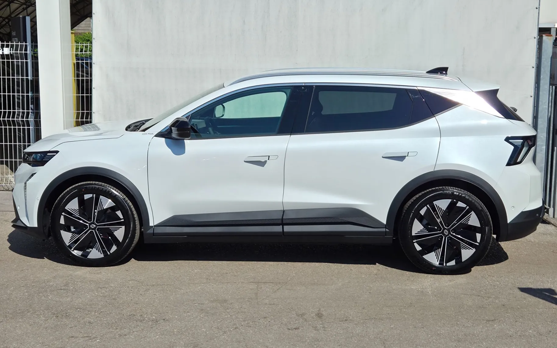Zunanja slika - Renault Scenic E-tech - Techno 220 Long Range+Zimske gume - 5