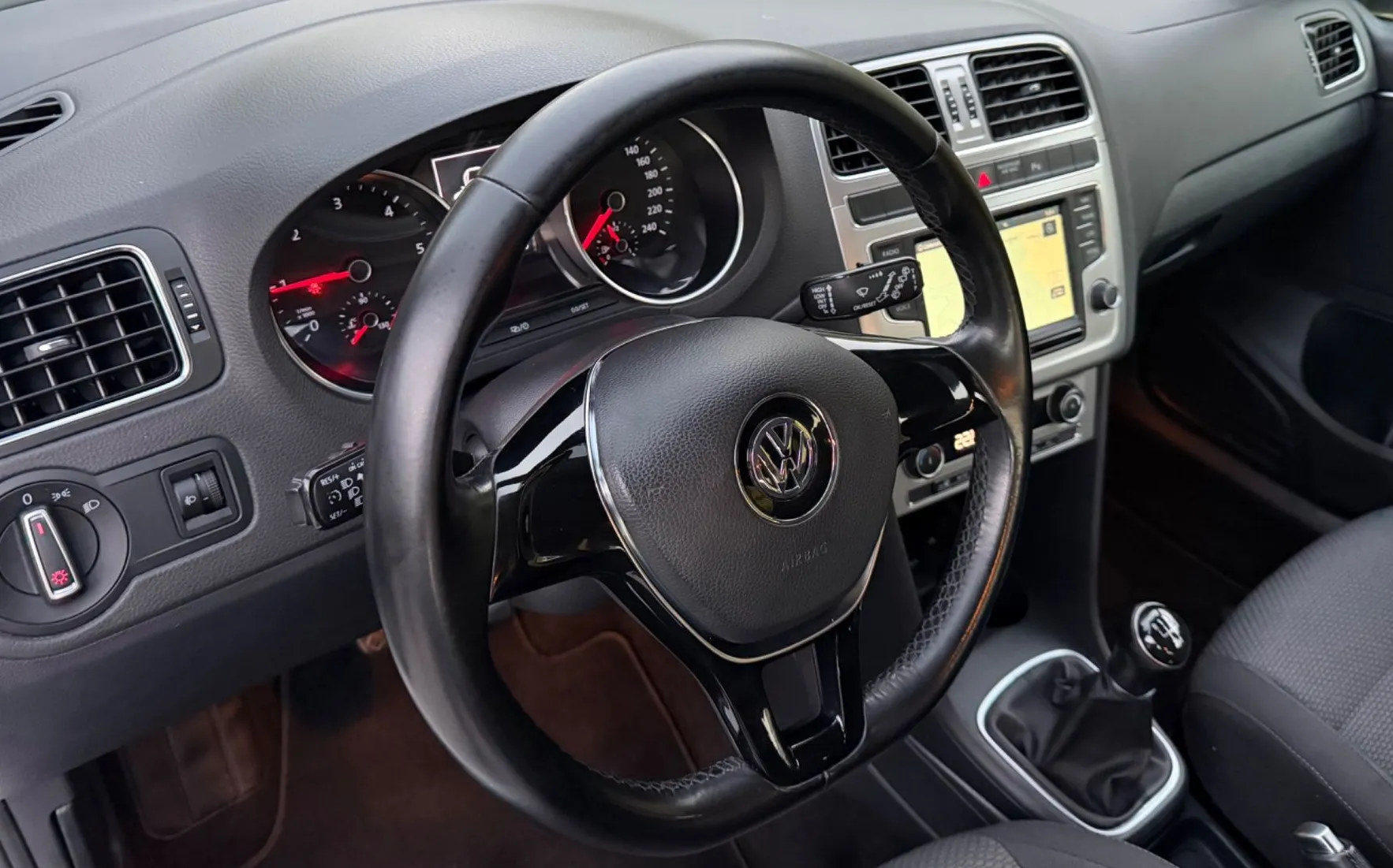 Zunanja slika - Volkswagen Polo - 1.4 TDI Highline PERLA BELA NAVI PDC ALU15 - 13