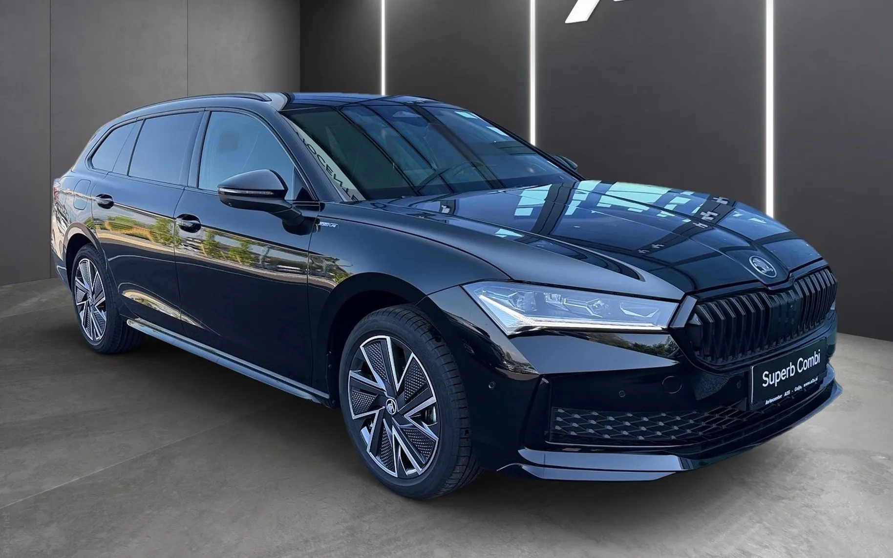 Zunanja slika - Škoda Superb - Combi 1.5 TSI mHEV Sportline DSG - 2