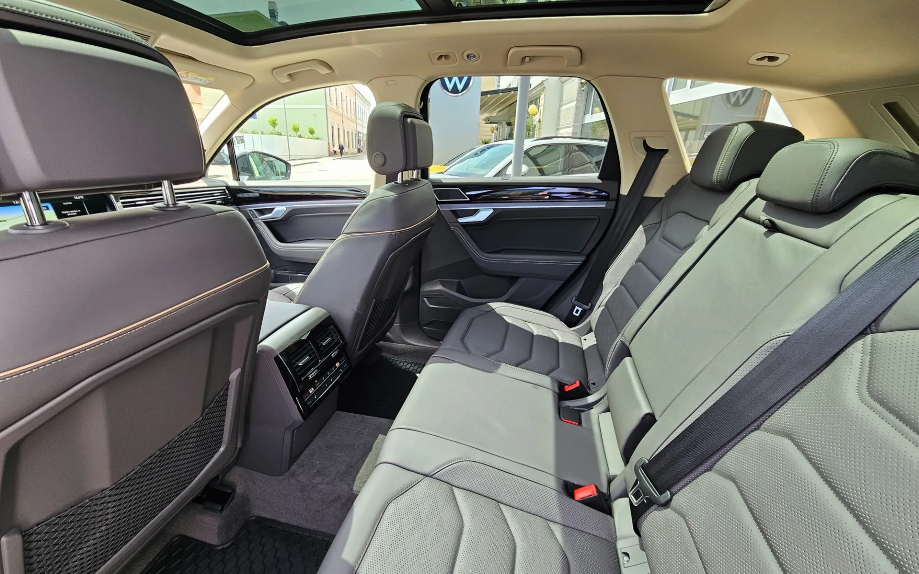 Zunanja slika - Volkswagen Touareg - 4motion V6 TDI BMT R-Line Final Edition - 8