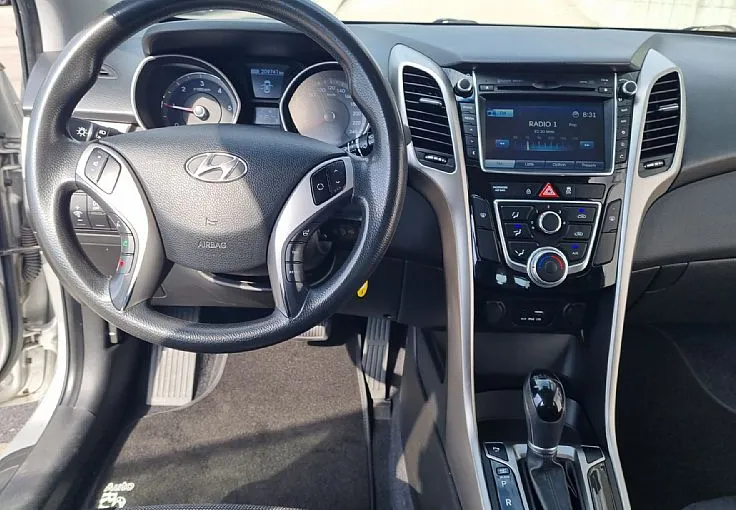 Zunanja slika - Hyundai i30 Wagon - 1.6 CRDi 110 Style  SERVISNA. VZRAT. KAM. - 10