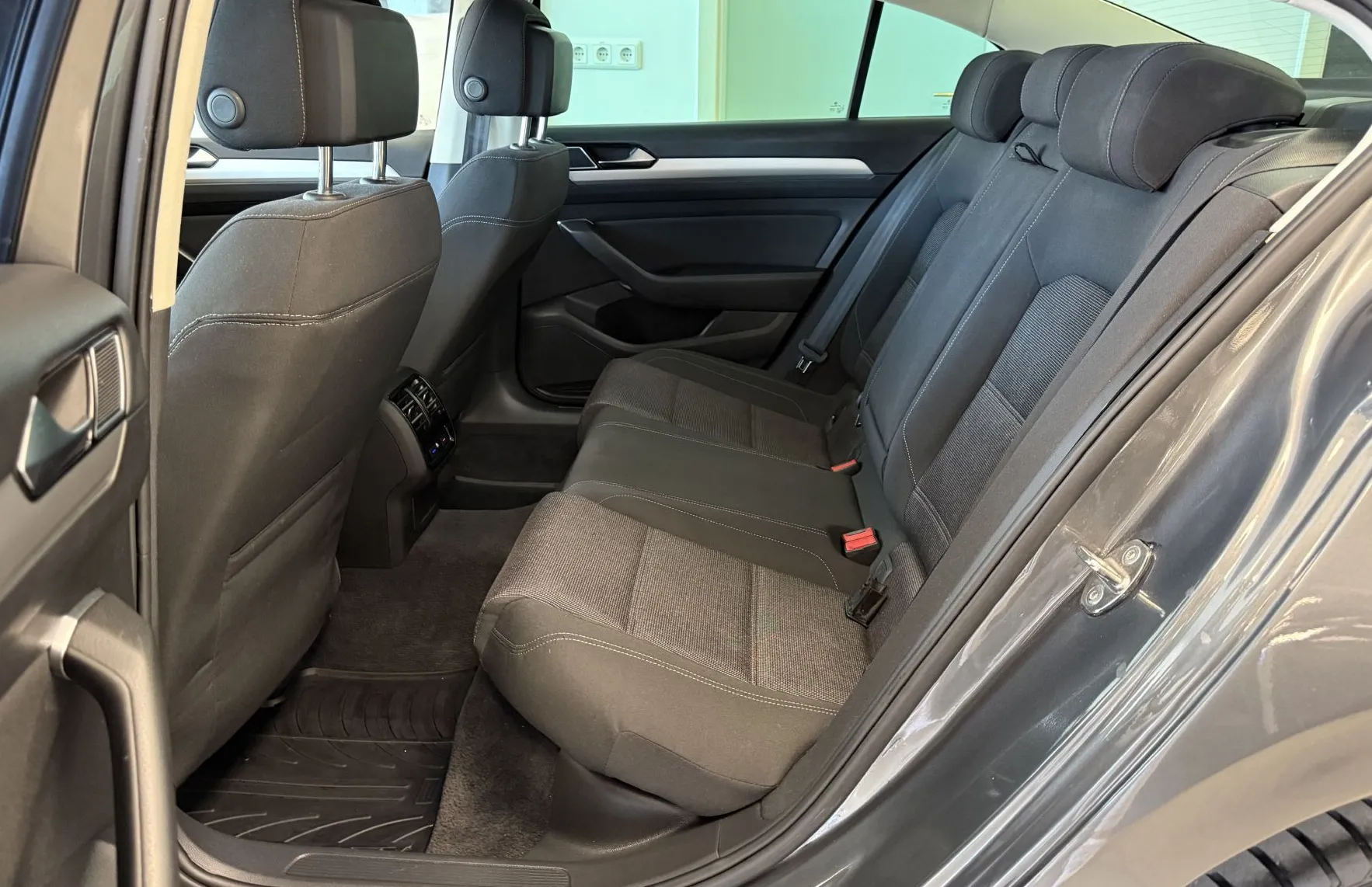 Zunanja slika - VW Passat - 1.6 TDI BMT Comfortline -FULL LED-NAVI-ACC-ALU- - 14