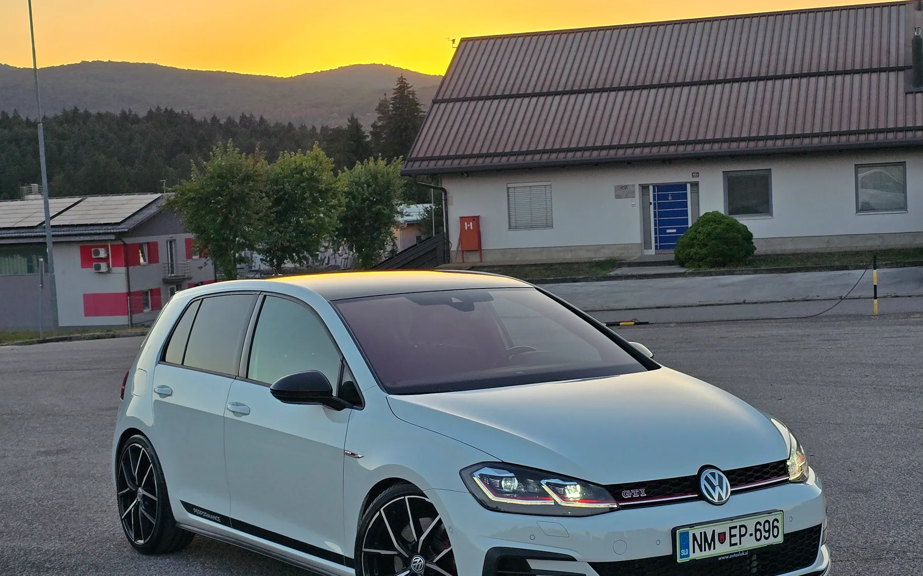 Zunanja slika - Volkswagen Golf - VW  7.5 GTI Performance - 1