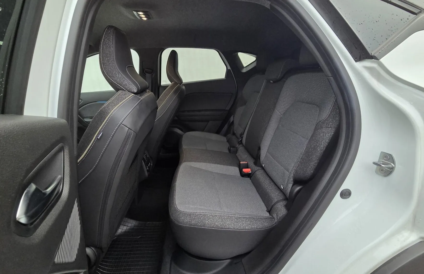 Zunanja slika - Renault Captur - Techno TCe140 Avtomatik +Paket Navi. in parkiranje - 12