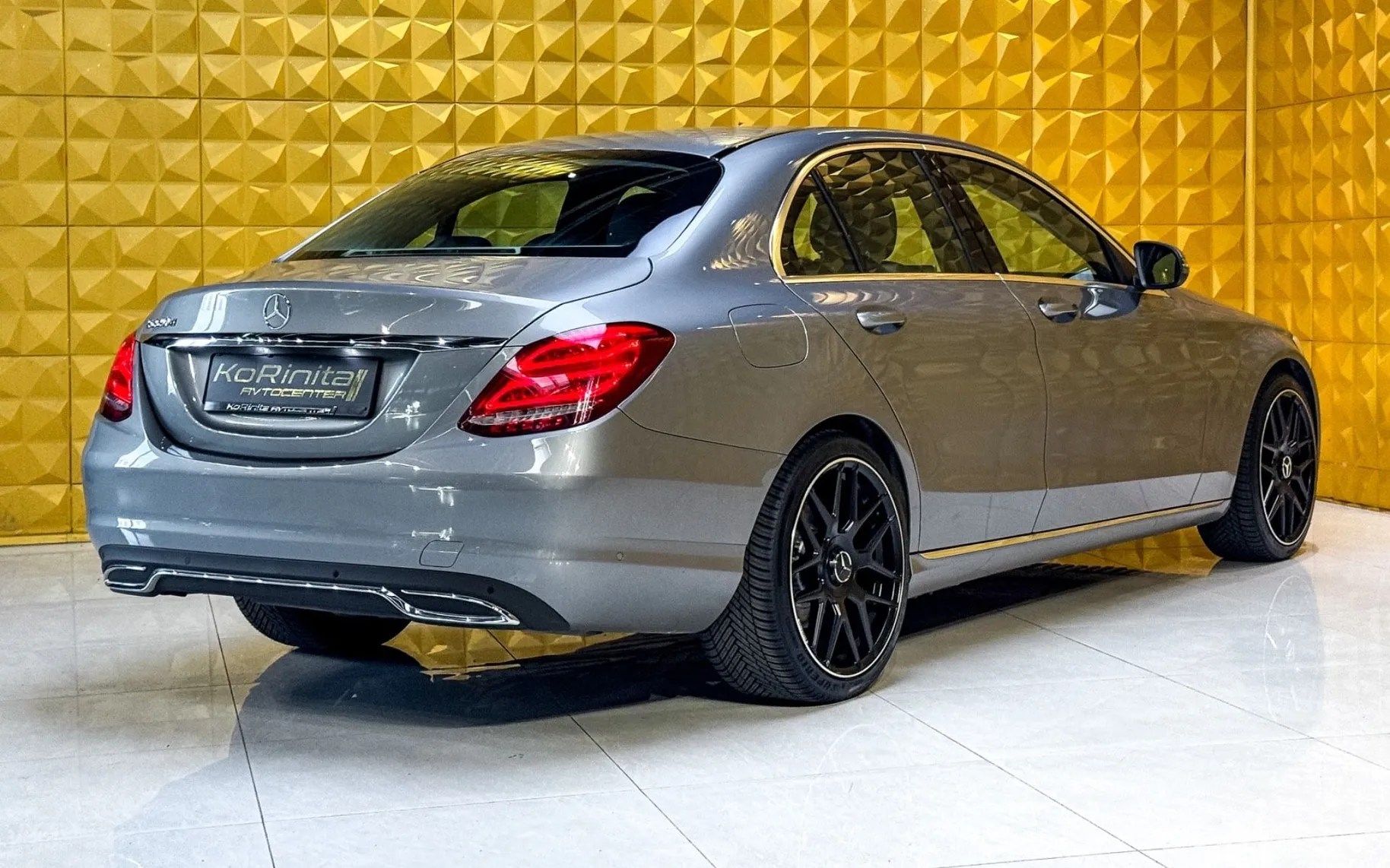 Notranja slika - Mercedes-Benz C-Razred - C220d-LED-GRETJE-NAVI-PDC - 11