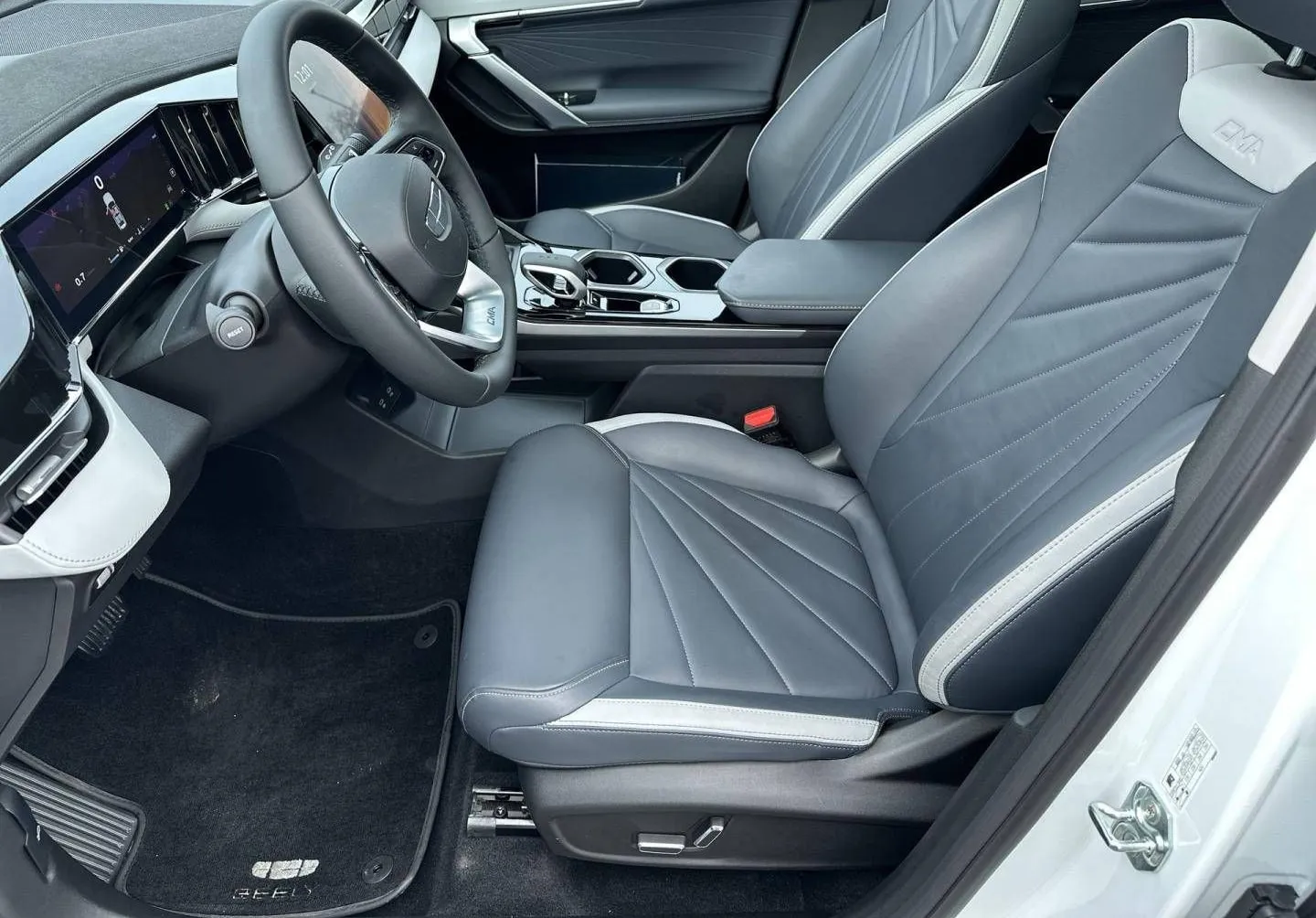 Notranja slika - Geely StarRay - 1.5 TD 7DCT GK - 10