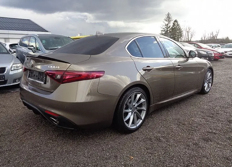 Zunanja slika - Alfa Romeo Giulia - 2.2 JTDm 180HP AUTOMATIC- SLOVENSKA -VSI SERVISI - 3
