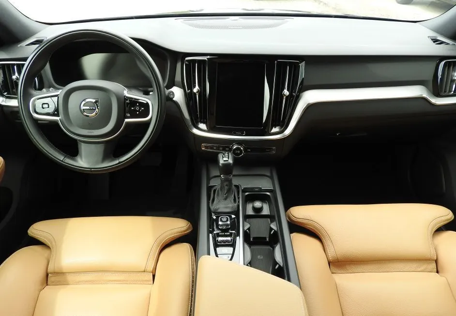 Zunanja slika - Volvo V60 Cross Country - D4 AWD AUT Momentum Pro - 10