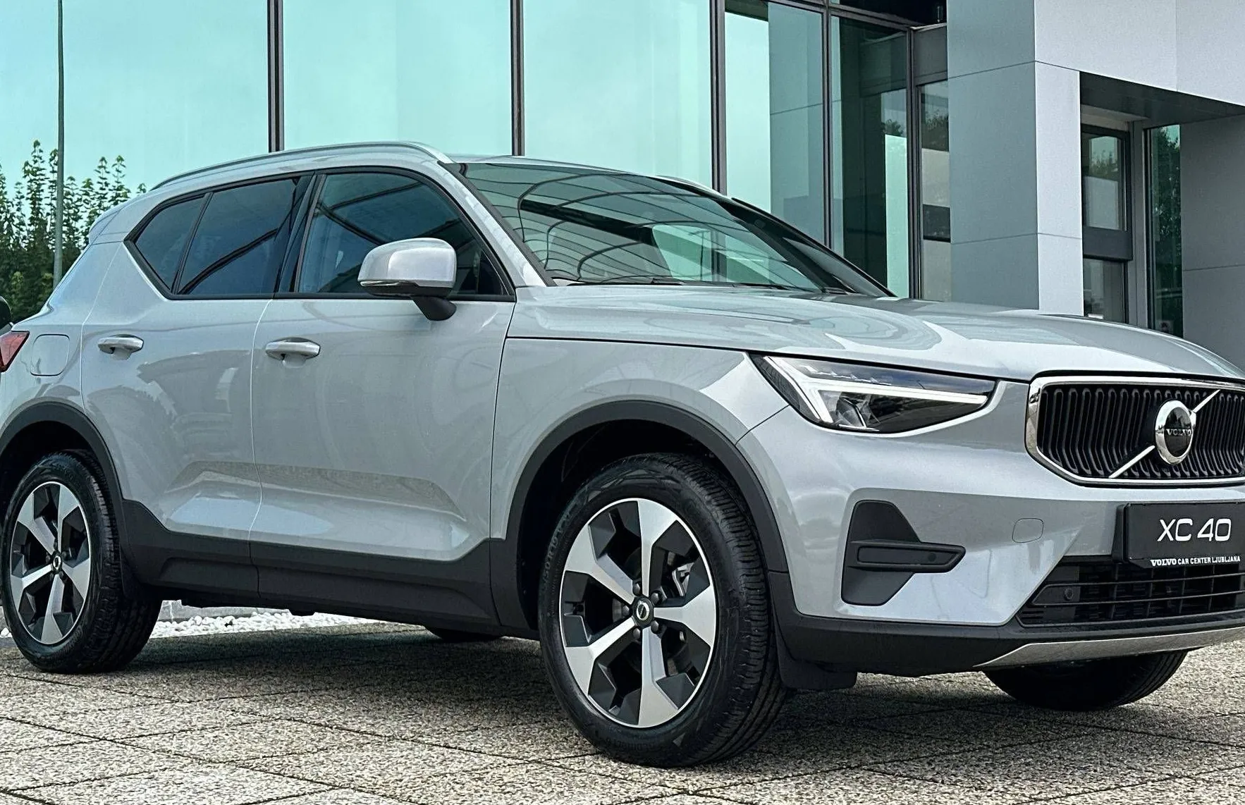 Zunanja slika - Volvo XC40 - B3 P Core AT DCT 3 leta garancije + 3 servisi - 3