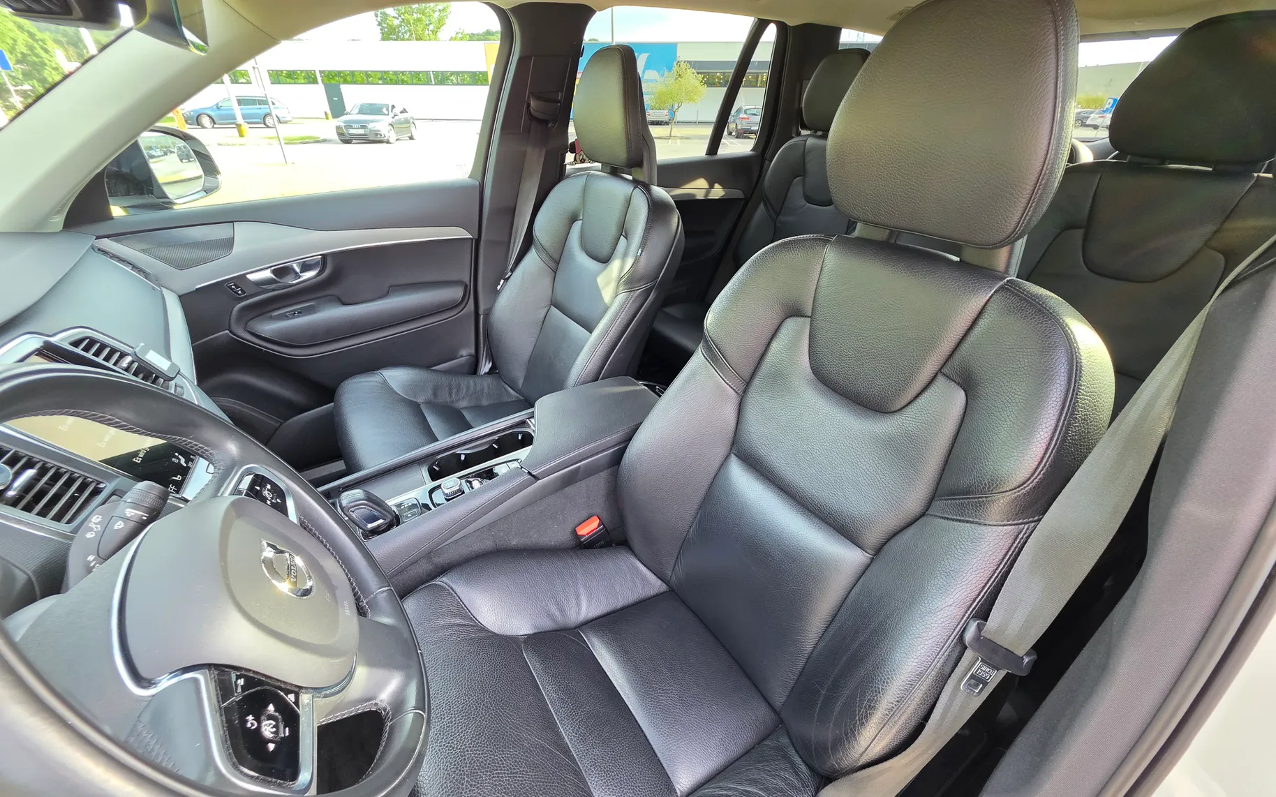 Notranja slika - Volvo XC90 - T8 Recharge Twin Engine R-Design Expression Avt. - 6
