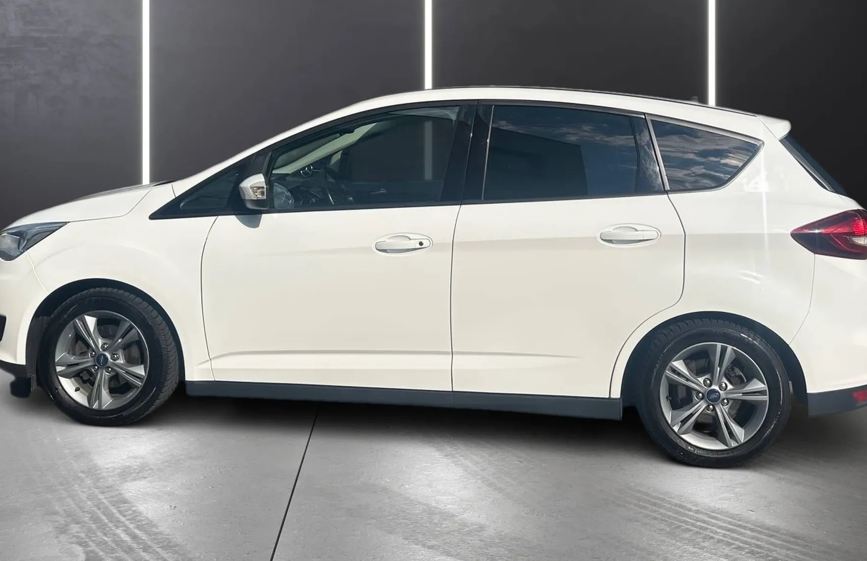 Zunanja slika - Ford C-MAX - 1.5 TDCi LED NAVI TEMP PDC SLOVENSKI 1.LASTNIK - 4