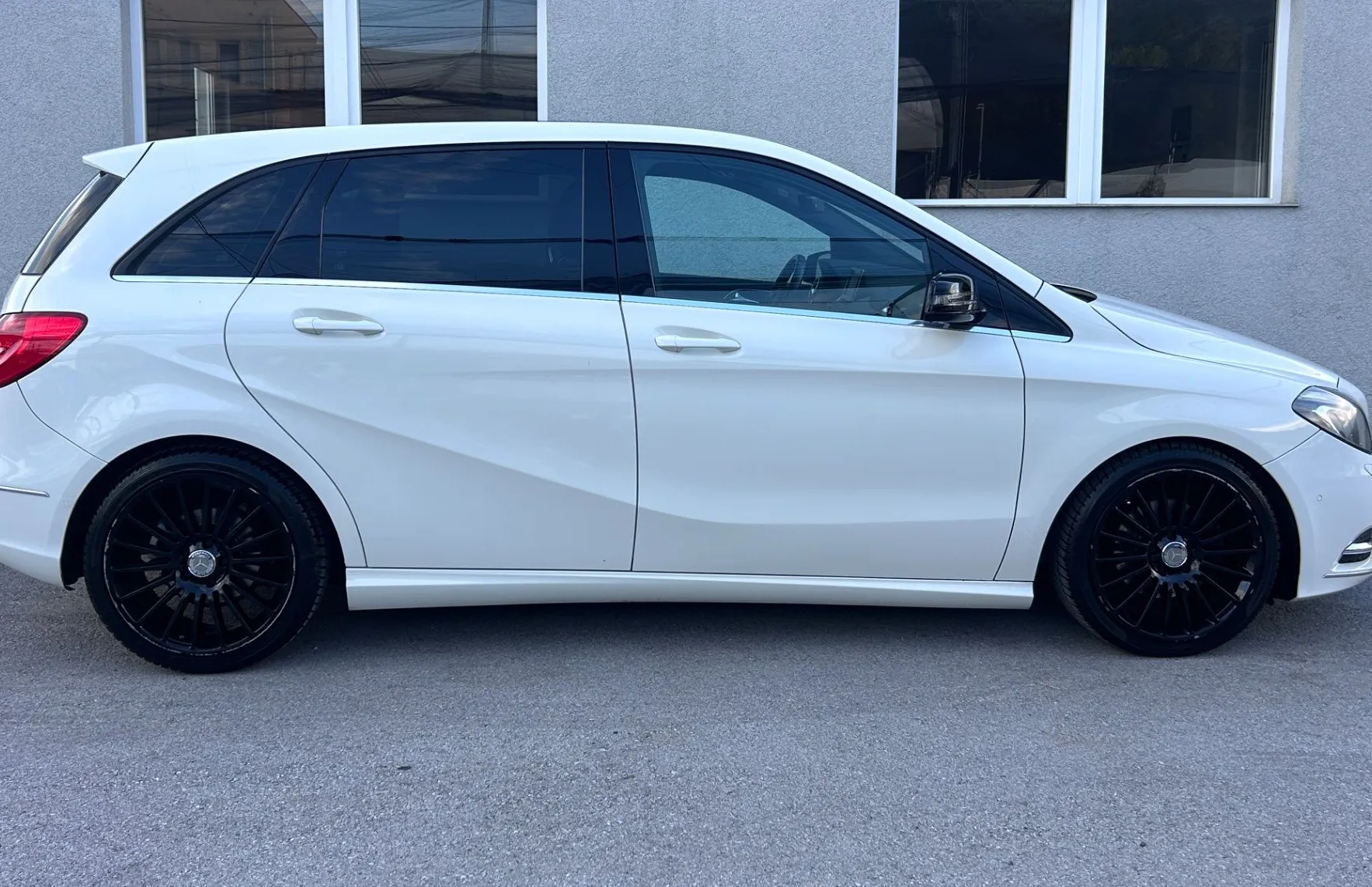Zunanja slika - Mercedes-Benz B-Razred - B180CDI BlueEFFICIENCY-XSENON-GRETJE SEDEŽEV-18COL - 5
