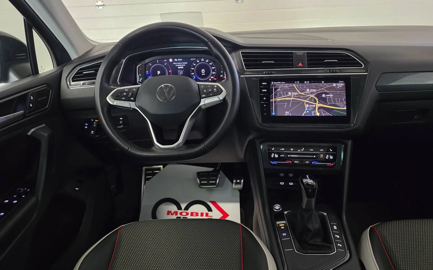 Notranja slika - Volkswagen Tiguan - Urban Sport 2.0 TDI DSG- Matrix.pano.HarmanK.asist - 11