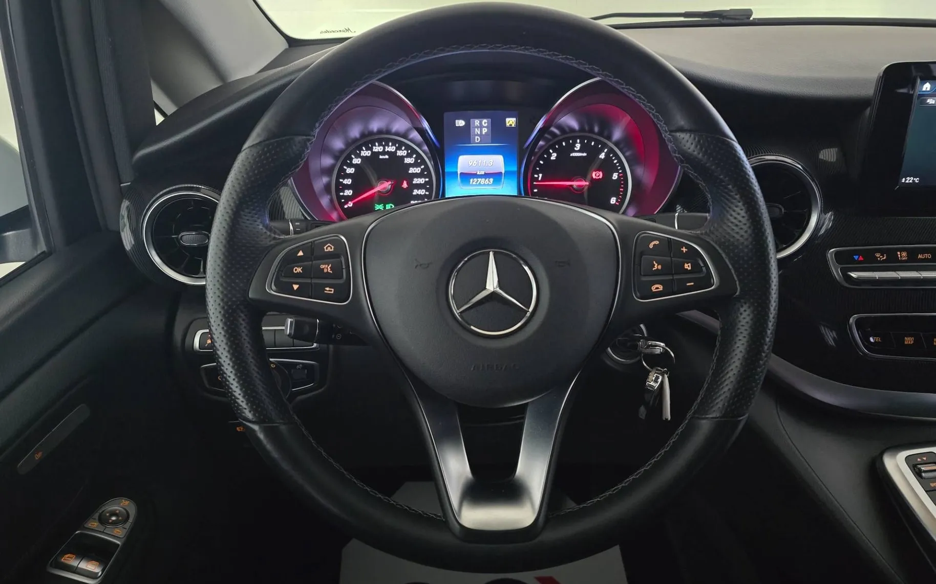 Notranja slika - Mercedes-Benz V-Razred - V 220 d Edition Lang-dolgi Avt. - LED.navi.kamera - 14