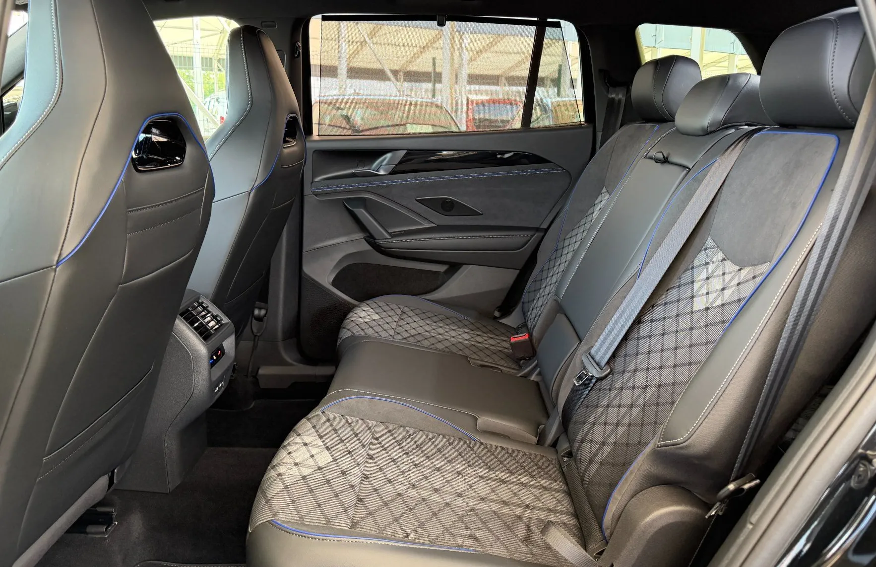Zunanja slika - Volkswagen Tayron - R-Line 2.0 TDI DSG - GARANCIJA - 7 SEDEŽEV - ACC - 11
