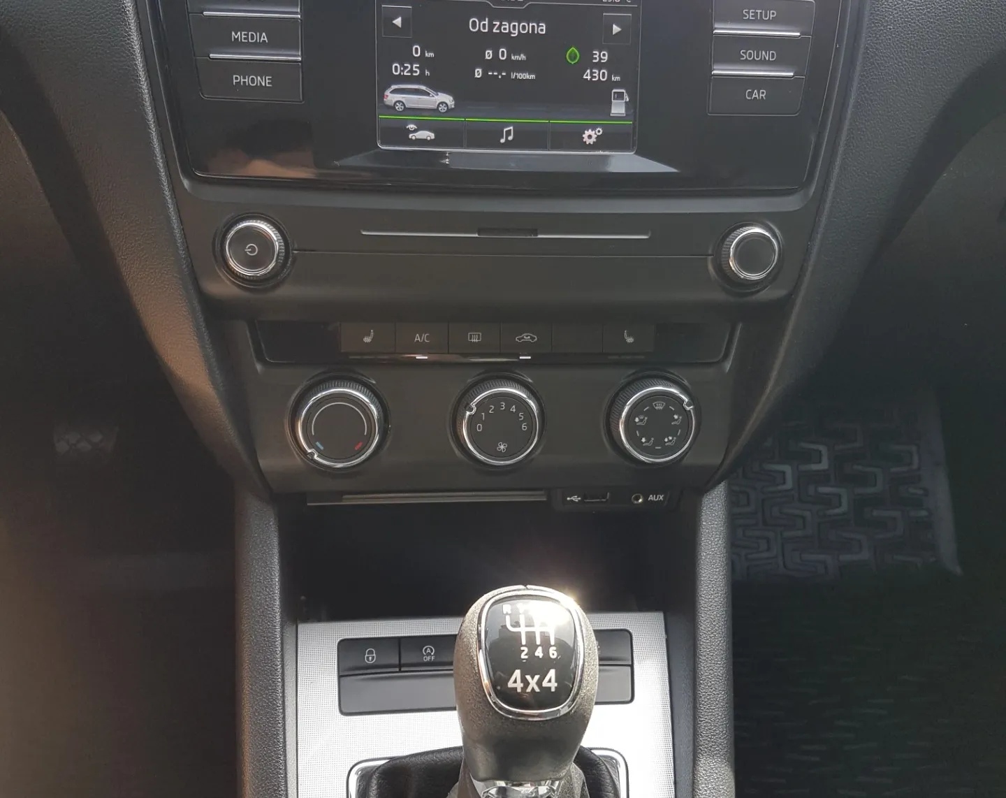 Zunanja slika - Škoda Octavia - Combi 4x4 1.6 TDI Ambition - 14