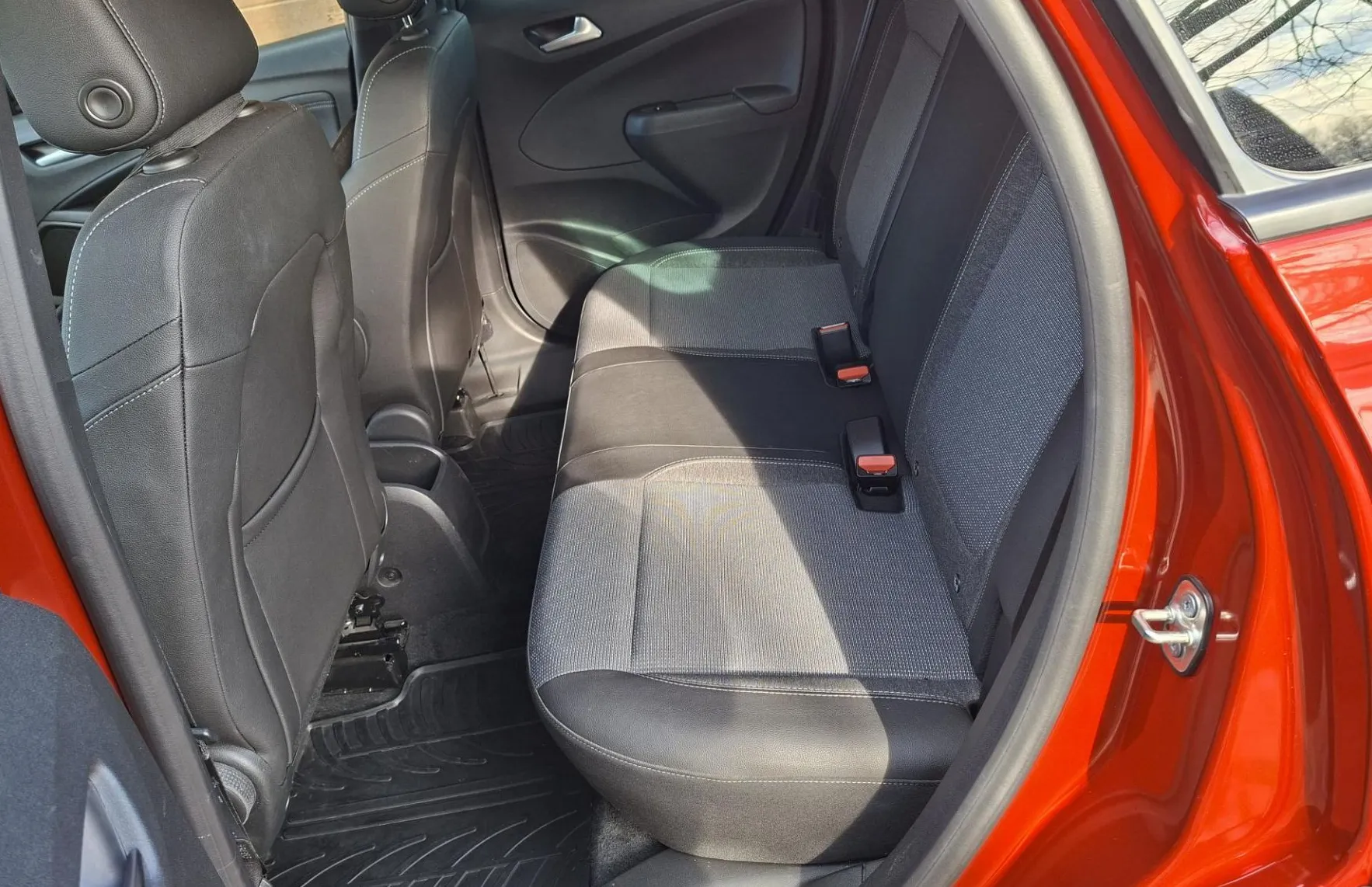 Zunanja slika - Opel Crossland - 1.2 TURBO 81KW.KAMERA.SAMO 50000KM.SLOVENSKI+4GUME - 13