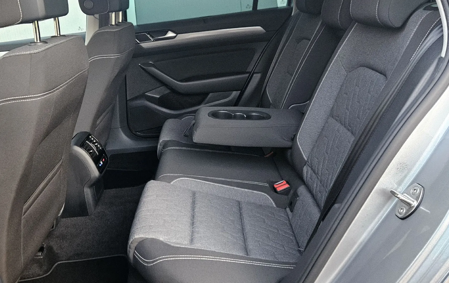 Zunanja slika - VW Passat - Variant 2.0 TDI BMT  Business avt. 110kW+LED+KAM+12.MES.JA - 11