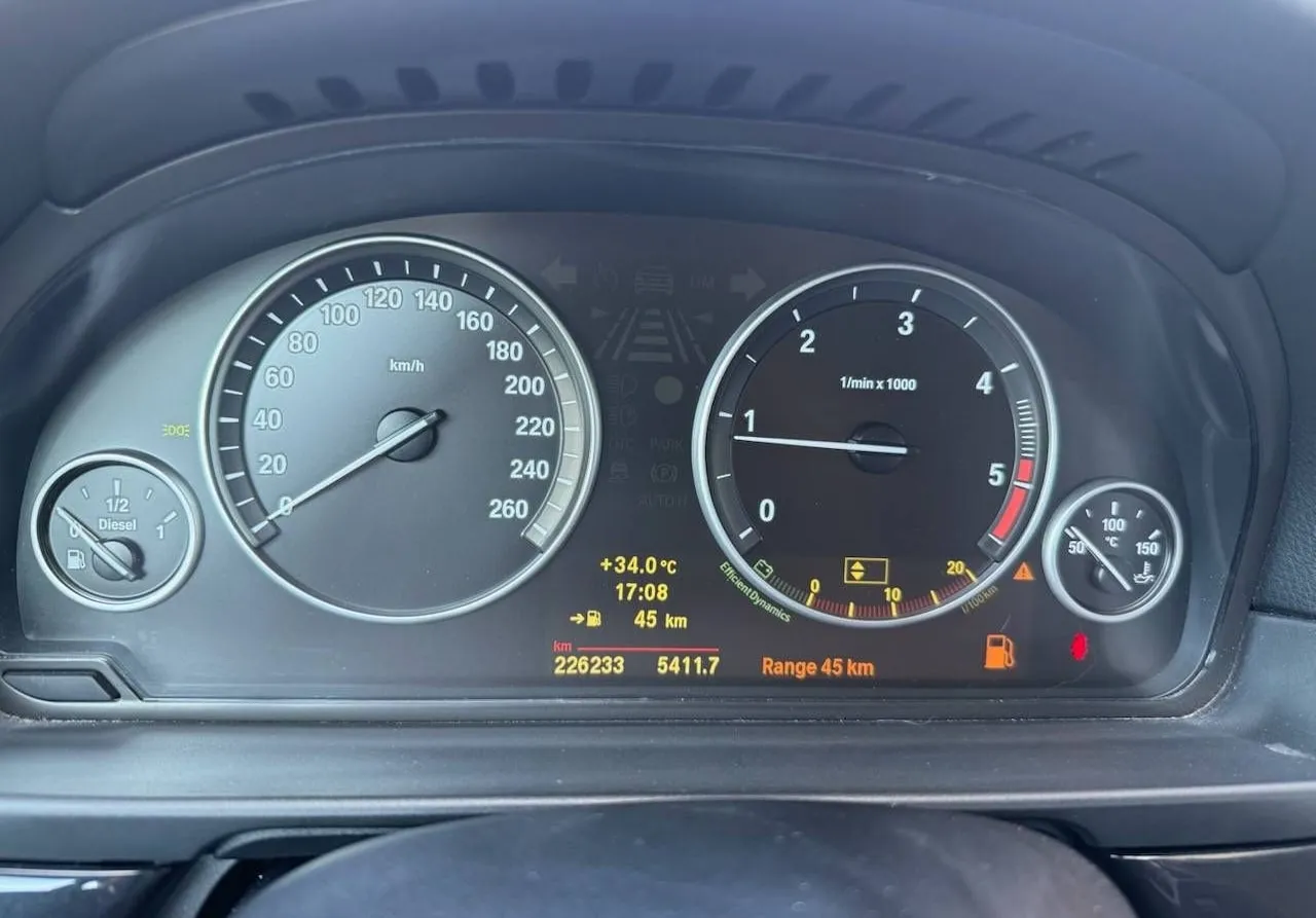 Notranja slika - BMW serija 5: - 520d SLO NA KREDIT BREZ POLOGA - 8