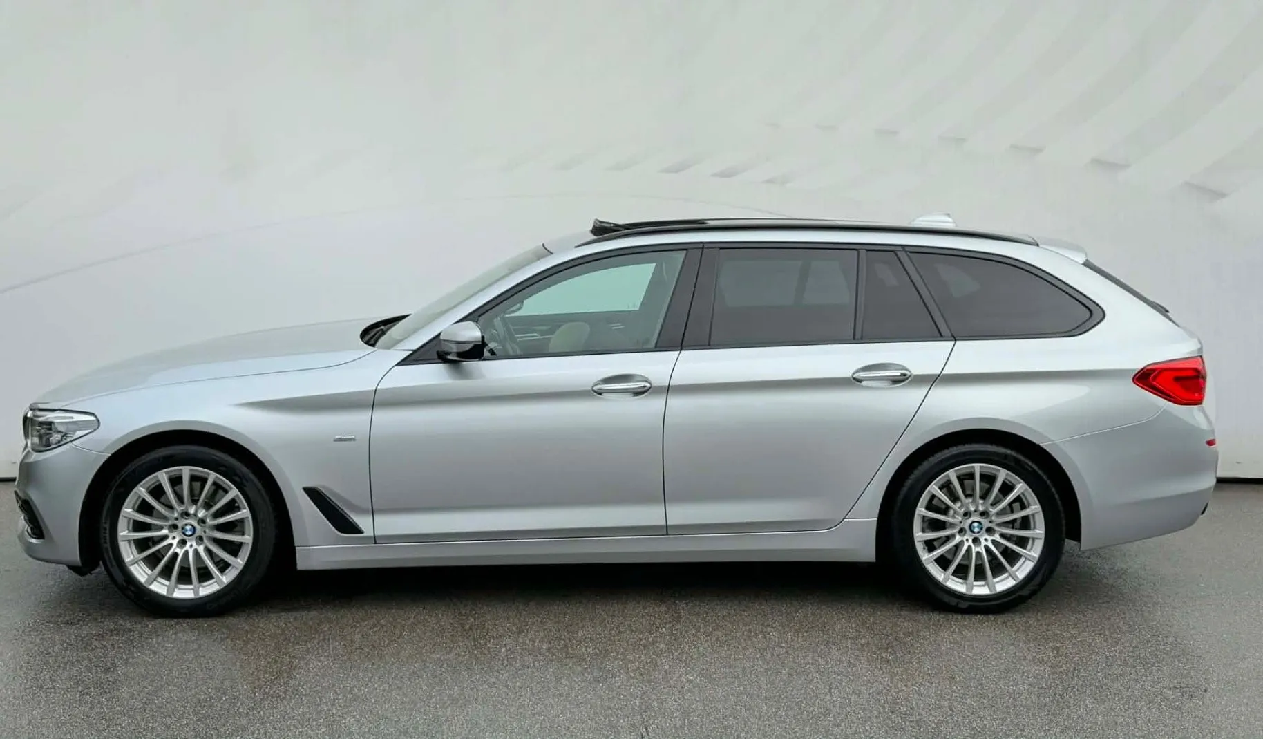 Zunanja slika - BMW Serija 5 - Touring: 520d-AUT-SPORT-FUL LED-LIZING ZA TUJCE-PANORAMA - 6