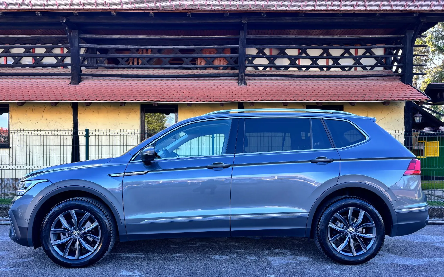 Zunanja slika - Volkswagen Tiguan - 2.0 TDI-1.LAST-7 SEDEŽEV-VIRTUAL-18COL-360 KAMERA - 7