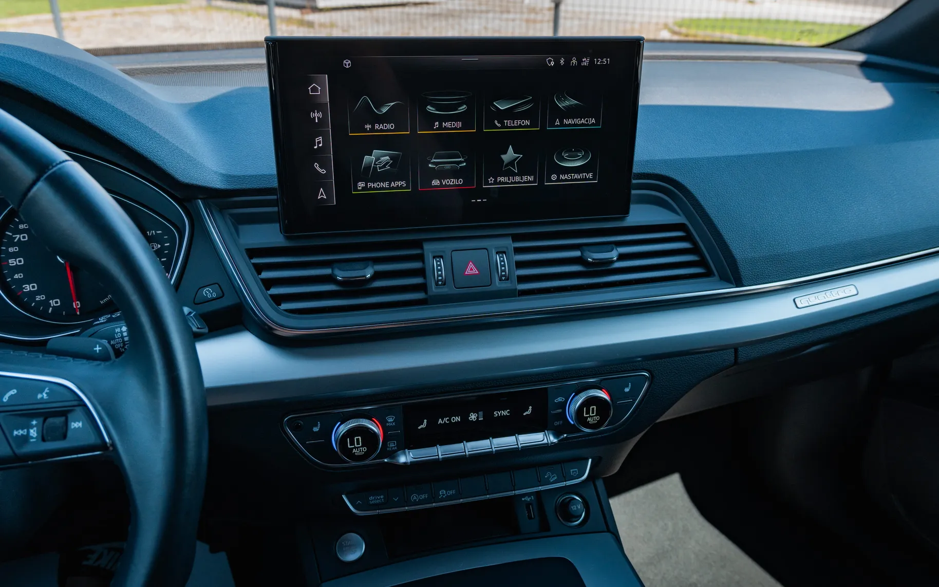 Notranja slika - Audi Q5 - quattro 40 TDI S tronic - 12