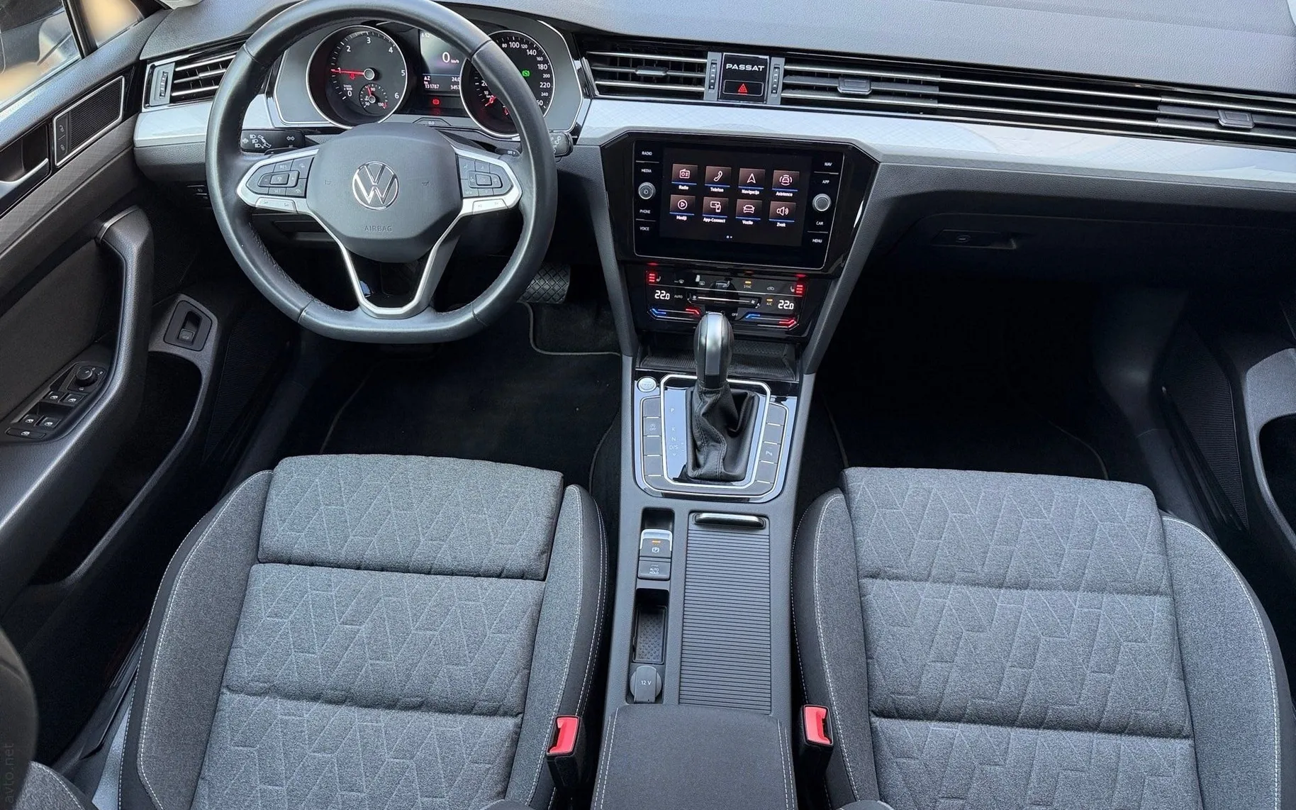 Notranja slika - Volkswagen Passat Variant - 2.0 TDI BMT SCR Business DSG-Vl. Kljuka-Masaža ACC - 10