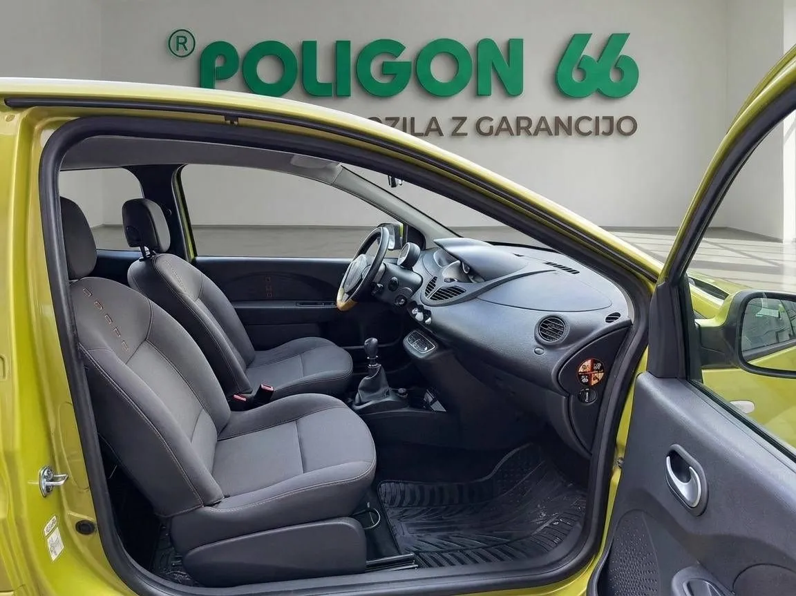 Notranja slika - Renault Twingo - 1.2-KLIMA-MODEL 2011-ODLIČEN-SLOV.POREKLO... - 9