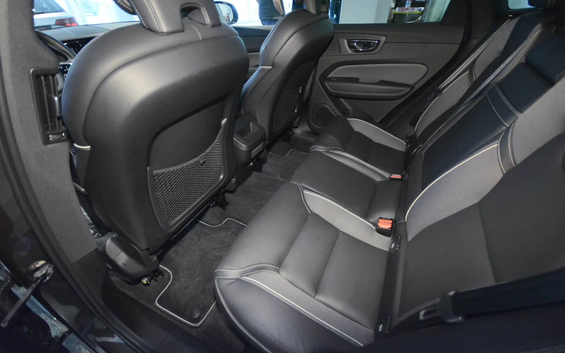 Zunanja slika - Volvo XC60 - D4 Avt. RDesign ACC-KLESS-KLJUKA-BLIS-HARMANKARDON - 7