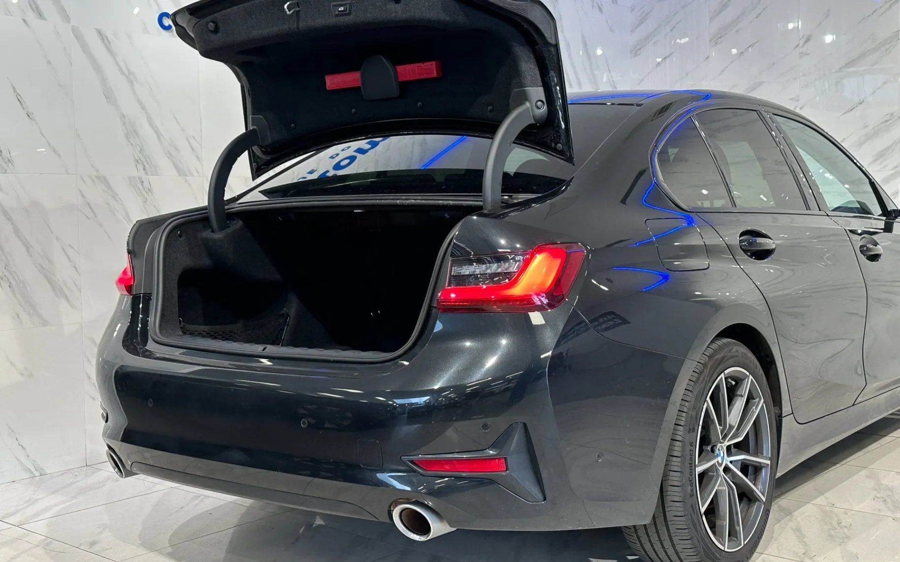 Notranja slika - BMW serija 3: - 318i Sport Line |Led|Kamera|Virtual|Navi|Gretje| - 7