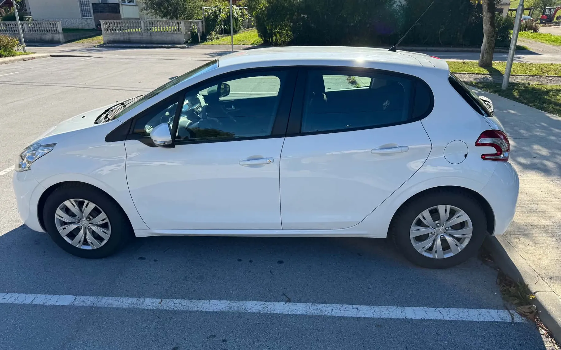 Zunanja slika - Peugeot 208 - 1,2 VTi Active - 4