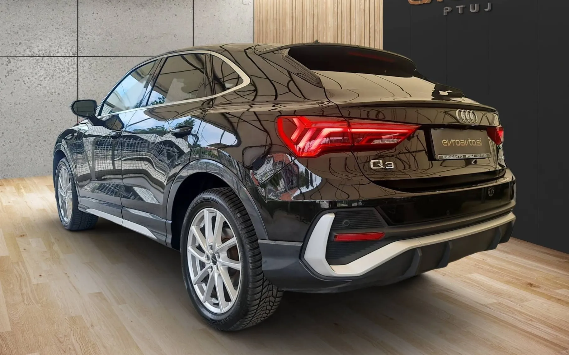 Zunanja slika - Audi Q3 Sportback - 35 TFSI S line S tronic  Matrix   Virtual   Kamera - 3