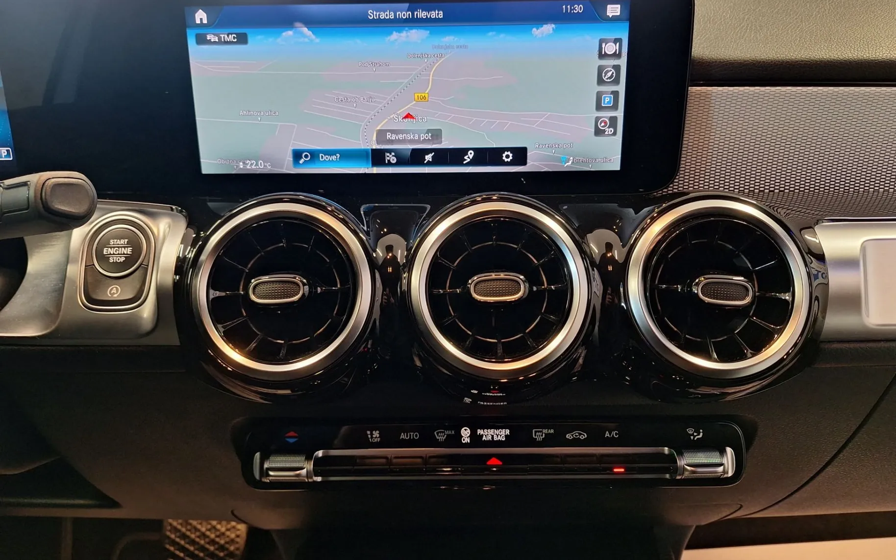 Notranja slika - Mercedes-Benz GLB-Razred - GLB 2.0D-KAMERA-VELIKA NAVI-PDC-USNJE-KOT N - 12