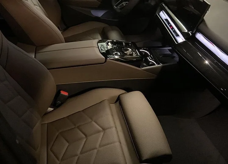 Zunanja slika - BMW i5 - eDrive40  AT - 12