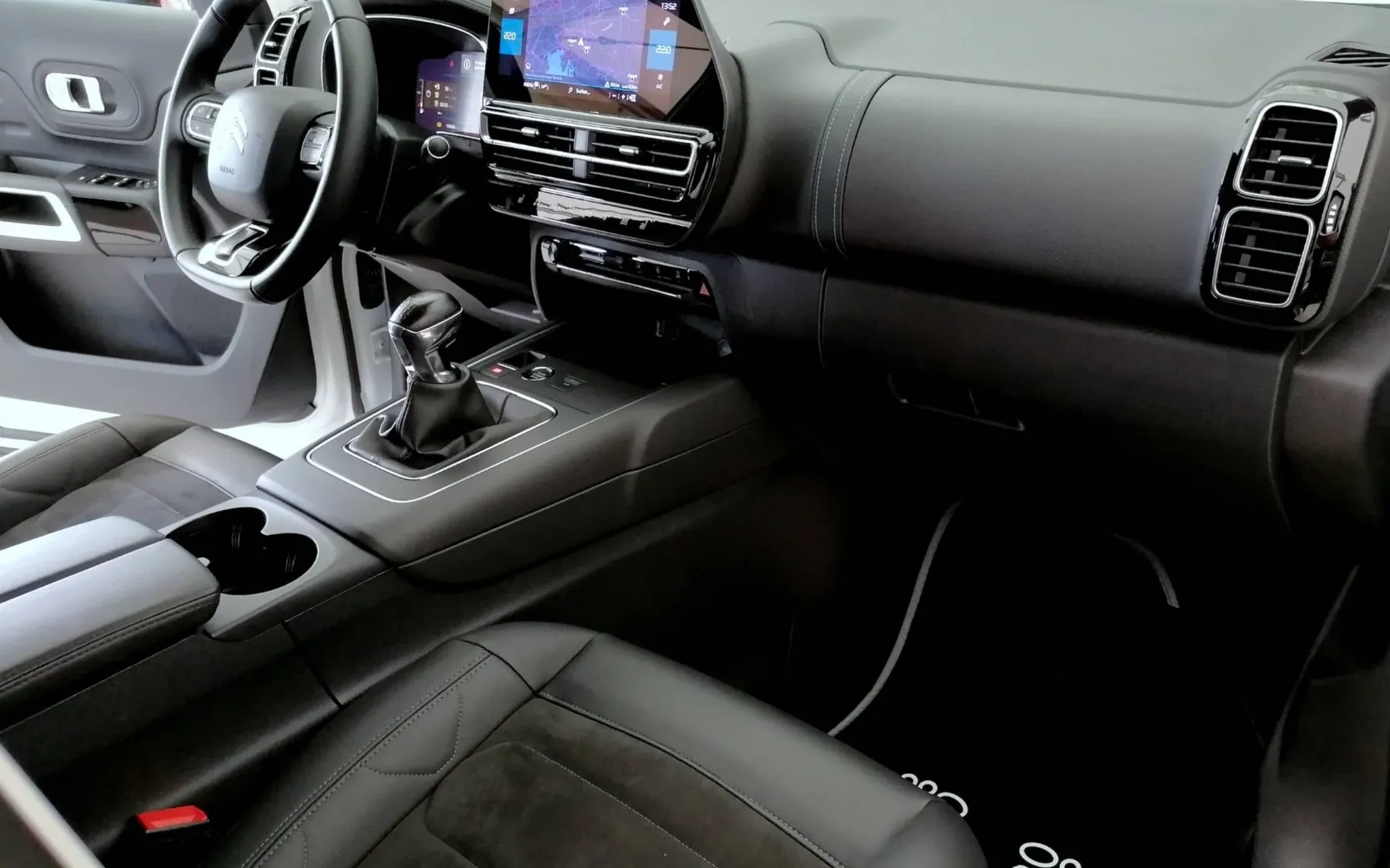 Notranja slika - Citroën C5 Aircross - PureTech 130 MAX FULL LED KAMERA PDC KOT-NOV-TOP - 7