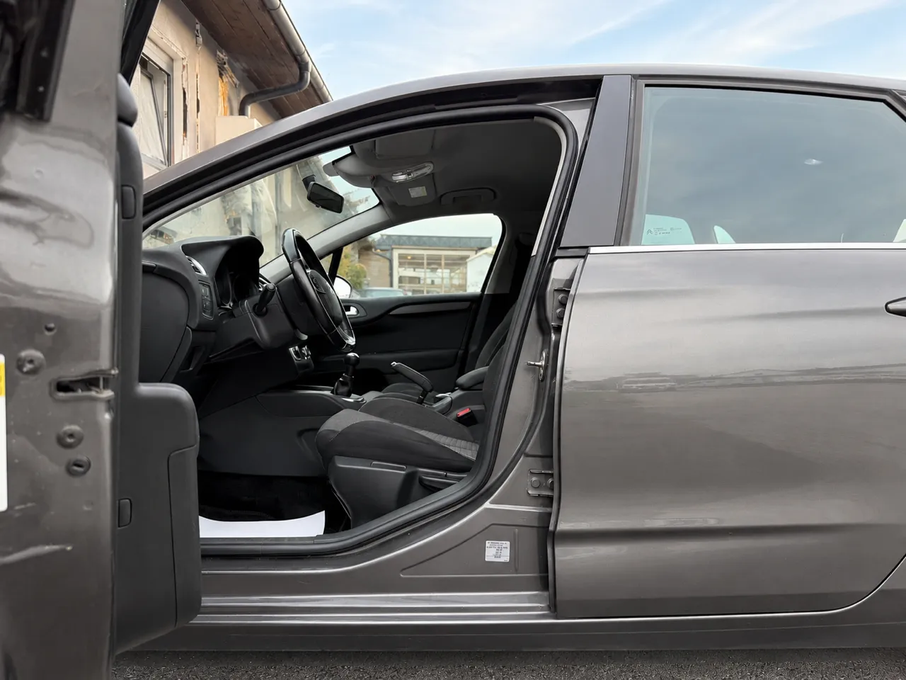 Zunanja slika - Citroën C4 - 1.6 BlueHDi SHINE 1.LASTNICA SLO.VOZILO NAVI ALU17 - 9
