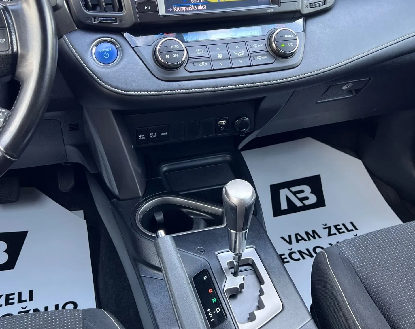 Notranja slika - Toyota RAV4 - Hybrid 2.5-SLO-NAVI-LED+R.KAMERA+KLJUKA - 12