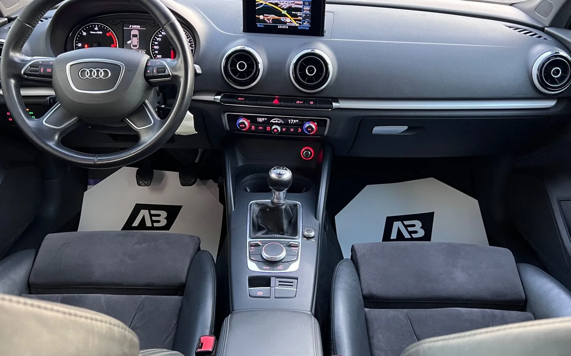 Notranja slika - Audi A3 - Limo 1.6 TDI+S-LINE+NAVI+PERLA+USNJE - 12