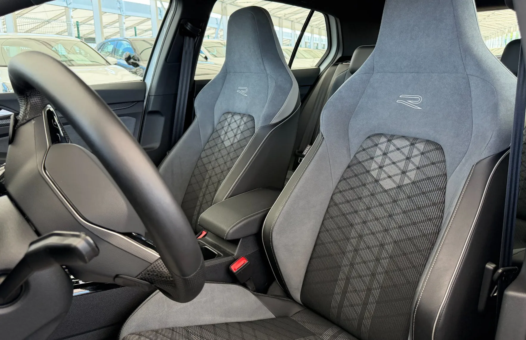 Zunanja slika - Volkswagen Golf - R-Line 1.5 eTSI R-Line DSG - 9
