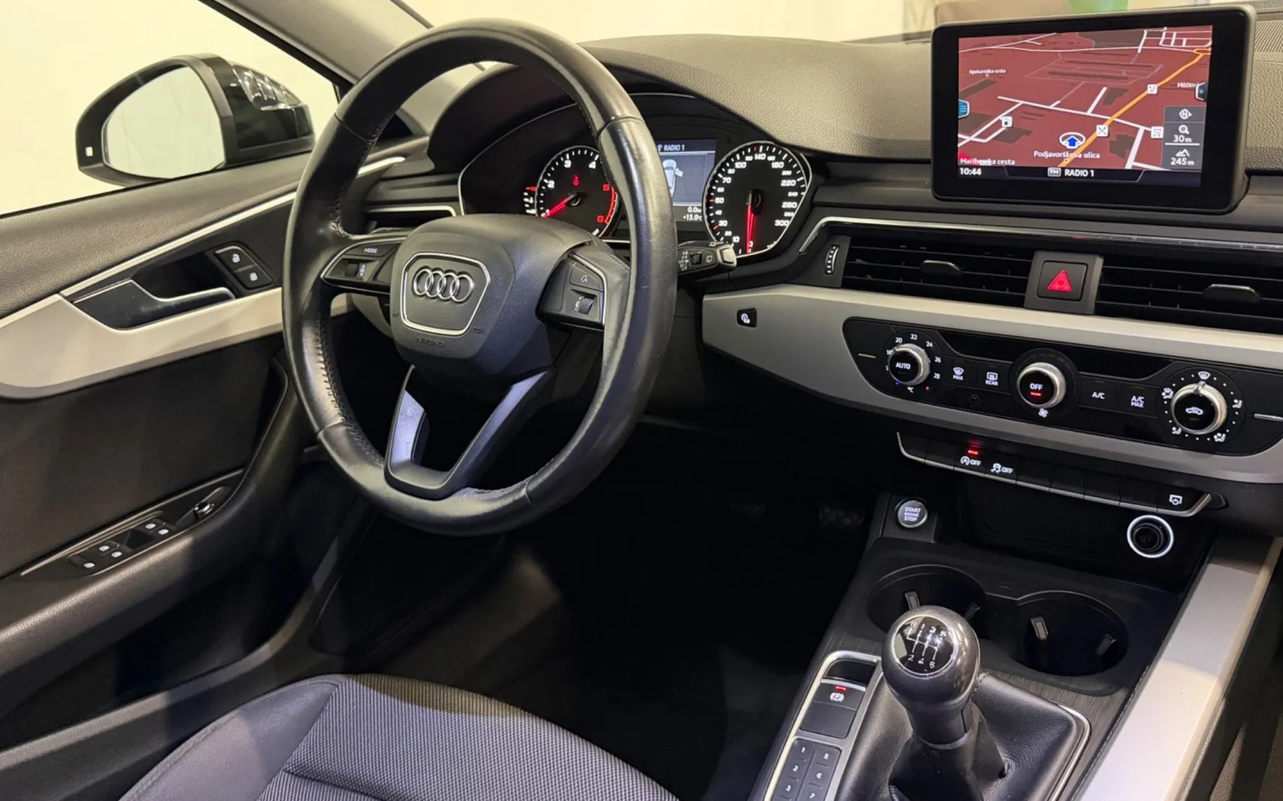 Notranja slika - Audi A4 Avant - 2.0 TDI-BI-XENON-LED-NAVI-TEMPOMAT-PDC - 10