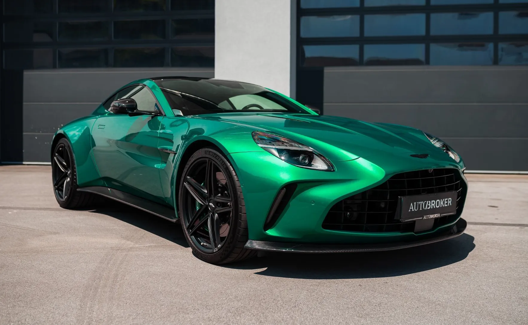 Zunanja slika - Aston Martin Vantage - PERFORMANCE PODIUM GREEN KARBON BOWERS WILKINS - 3