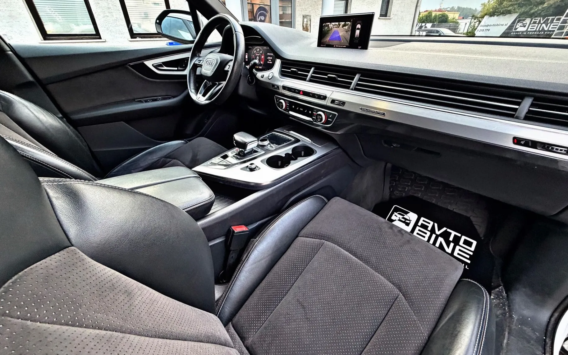 Notranja slika - Audi Q7 - 3.0TDI•QUATTRO•S LINE•ZRAČNO•7SEDEŽEV•21COL - 9