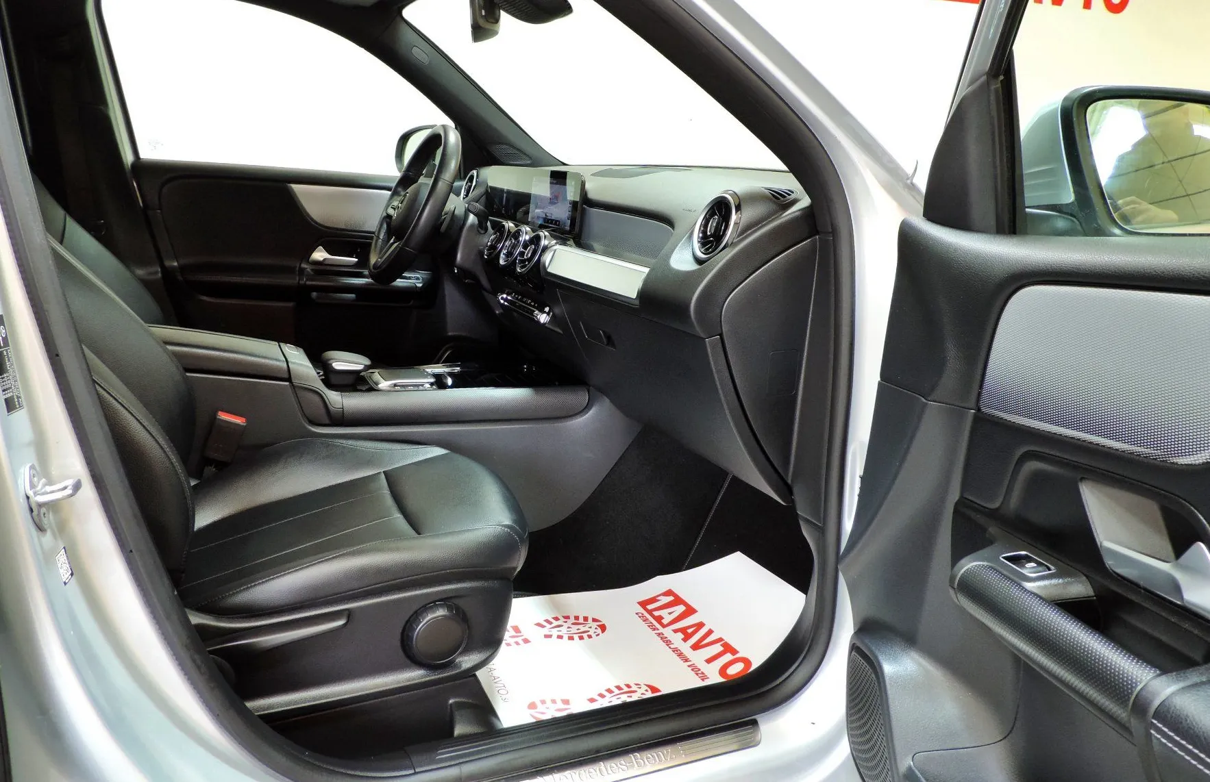 Zunanja slika - Mercedes-Benz GLB-Razred - GLB 200 d Avt. KAMERA-USNJE-LED - 11